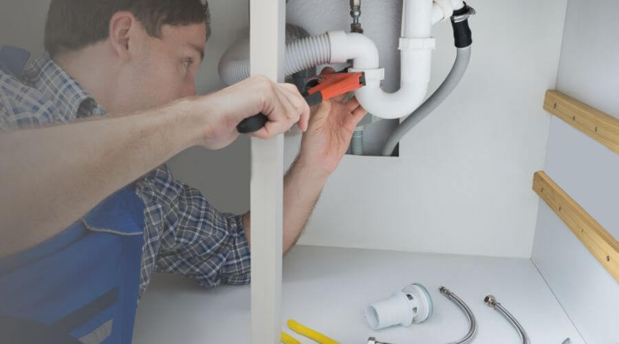 Expert burst pipe repair services in Calmar, IA